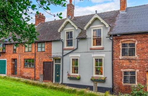 Market Drayton House | Pass the Keys Stay in the Original Home of the Gingerbread Man!