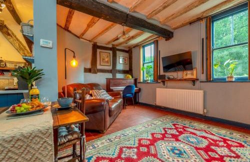 Market Drayton House | Pass the Keys Stay in the Original Home of the Gingerbread Man!