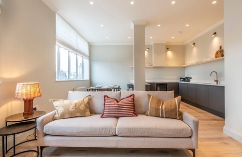 Twickenham Riverside Apartment | Pass the Keys | Stunningly designed gem, London