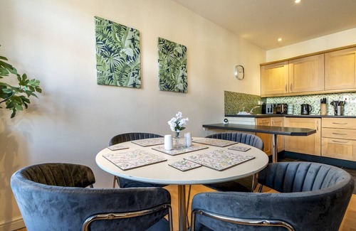 Belfast City Centre Apartment | Pass the Keys | Stunning 2BR Apt with Balcony Next to Queens Uni