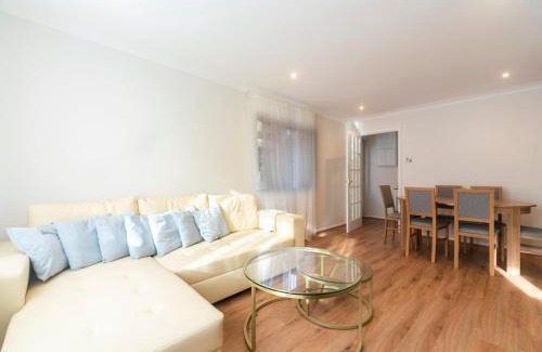 Worcester Park House | Pass the Keys Stylish 2 Bedroom Family Home