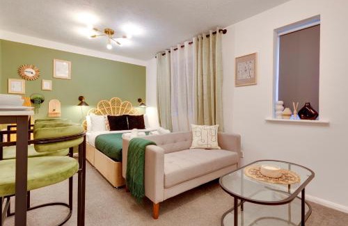 Cherry Hinton Apartment | Pass the Keys Stylish and modern studio flat Free parking