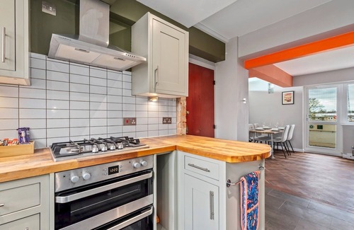 Stockwell Apartment | Pass the Keys | Stylish Apartment Short walk to the River Thames
