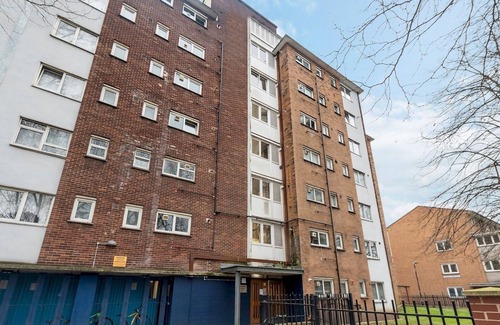 Stockwell Apartment | Pass the Keys | Stylish Apartment Short walk to the River Thames