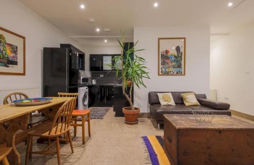 St. Leonard's Apartment | Pass the Keys Stylish Flat - 20 Mins from Central London