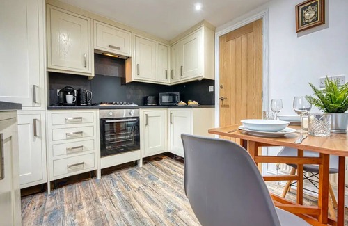 Bakewell Cottage | Pass the Keys | Stylish & Modern Bakewell Cottage for 4 & Parking