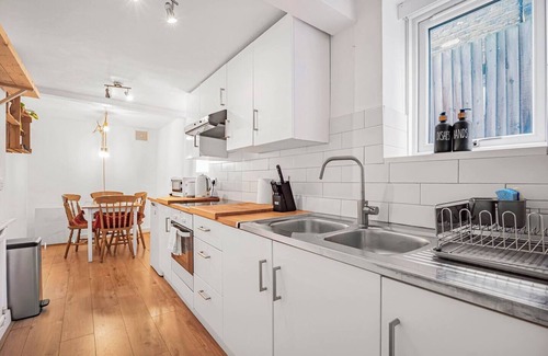 Thurlow Park Apartment | Pass the Keys | Tulse Hill - 1BD w/beautiful private garden