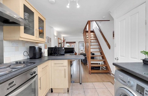 Forest Gate House | Pass the Keys | Your London Getaway: Cosy Flat in Prime Location