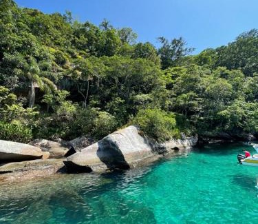 Mambucaba Boat Rental | Passeio de barco em Paraty