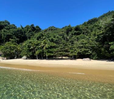 Mambucaba Boat Rental | Passeio de barco em Paraty