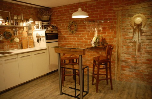 Lockwitz Apartment | Past straw Manufactory Dresden with industrial charm & Baroque splendor