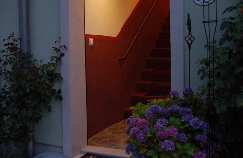 Lockwitz Apartment | Past straw Manufactory Dresden with industrial charm & Baroque splendor