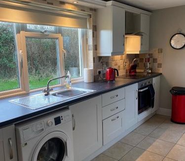 Enniskillen House | Pat's Cottage