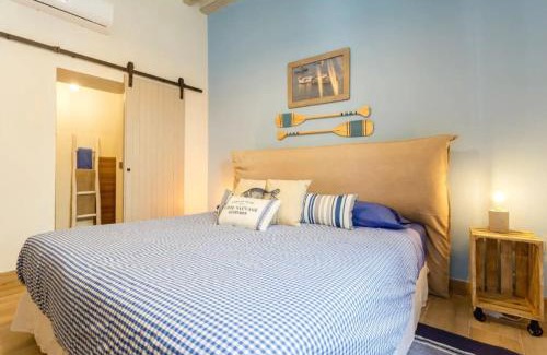 Old Town Apartment | PATIO-Caleta Beach Home by Cadiz4Rentals