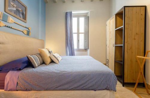 Old Town Apartment | PATIO-Caleta Beach Home by Cadiz4Rentals