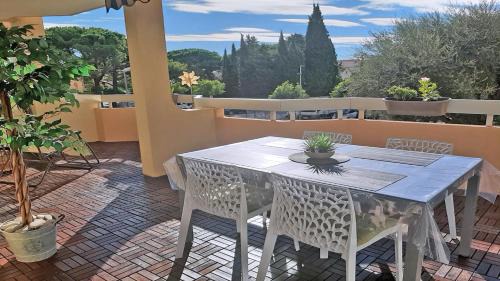 Sainte-Maxime Apartment | Patio Fleuri