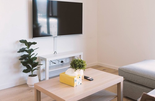 City West Apartment | Patio Mt view | near Canberra centre, ANU & Light station