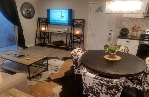 Tallahassee Condo | Patio Paradise, 1.6 miles to FSU Stadium!