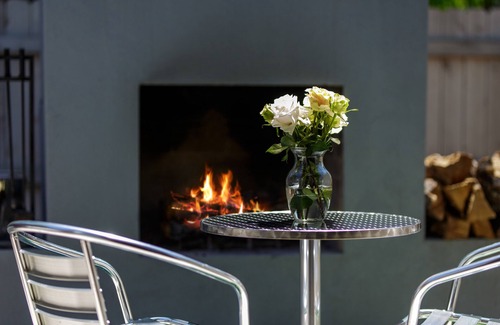 Fredericksburg Apartment | Patio Sisters Claire Suite | King Bed | Hot Tub | Outdoor Fireplace