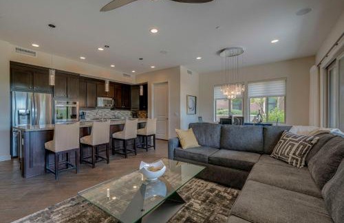 Troon North Apartment | Patios and Mountain Views at Modern Scottsdale Condo