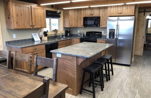 Island Park Cabin | Patios Hot Tub Spacious Parking Yellowstone