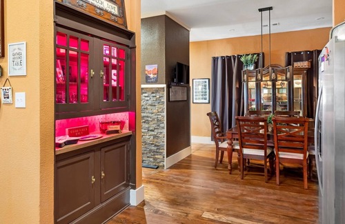 Fort Worth House | Patriot Outpost - Sleeps 8 - Just 3/4 Mile from Stockyards! TCU close by