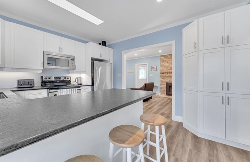 Grand Bend Cottage | Patsy's Place! Fresh Renovation Steps From Beach!