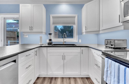 Grand Bend Cottage | Patsy's Place! Fresh Renovation Steps From Beach!