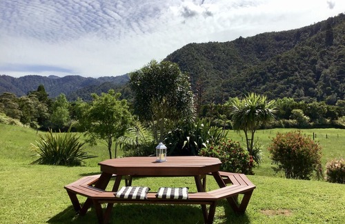 Hikuai Cottage | Pauanui Farm - idyllic hideaway.