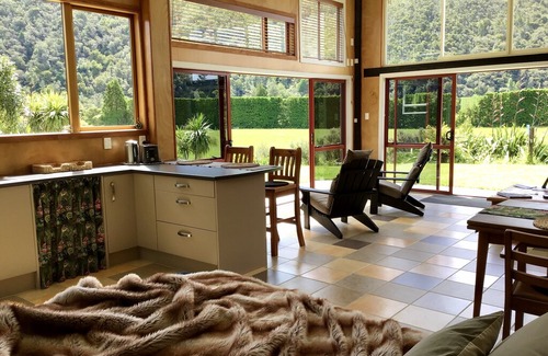 Hikuai Cottage | Pauanui Farm - idyllic hideaway.