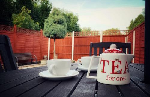 Hillingdon Apartment | Paul's Place near Heathrow