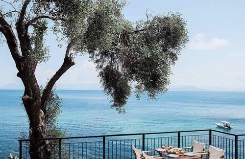 Agia Pelagia Chlomou Villa | Paul Seafront House