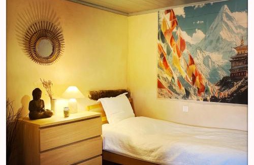 La Celle-sous-Gouzon Bed & Breakfast | Pause bien-être & nature dans la chambre du moine