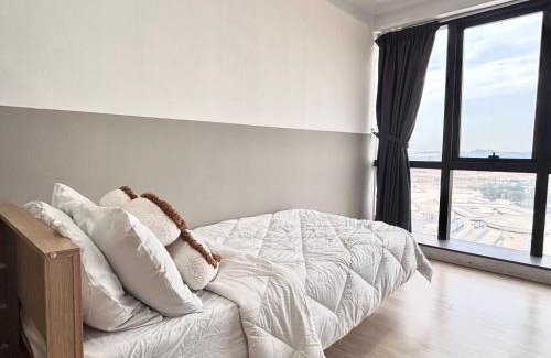 Bandar Tun Razak Apartment | Pavilion 2 Revol Sky Pool 2-3 pax LS25