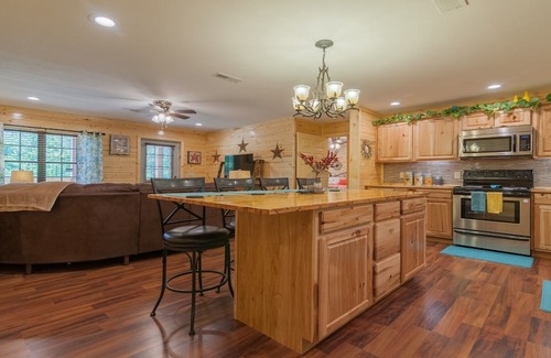 Cosby Cabin | Paws Den is a 2 Bedroom 2 Bath with Hot Tub