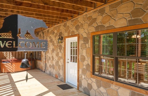 Cosby Cabin | Paws Den is a 2 Bedroom 2 Bath with Hot Tub