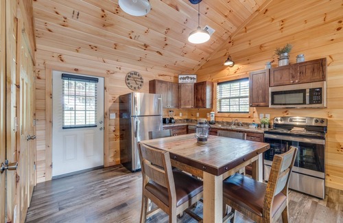 Pigeon Forge Cabin | Paws in the Air: Hot Tub,Pigeon Forge
