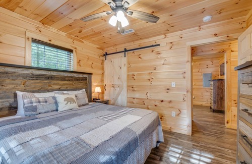 Pigeon Forge Cabin | Paws in the Air: Hot Tub,Pigeon Forge
