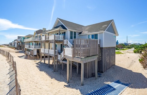 Avon House | Paws in the Water - Picturesque 5 Bedroom Oceanfront Home in Avon