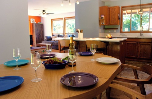 Tierra Del Mar House | Paws Under the Pines: hot tub, steps to beach, stocked kitchen, no pet fees!