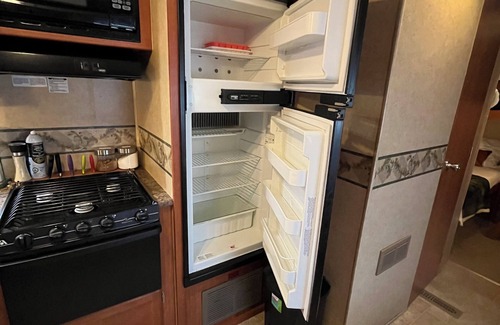 Mountain View House | Payne Lake Wilderness Huts - Camper A18n A cozy camper near a quiet lake!
