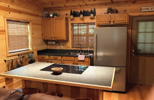 Newnata Cabin | Paynes Place- A Charming 2-bedroom cabin close to Blanchard Caverns/Mirror Lake