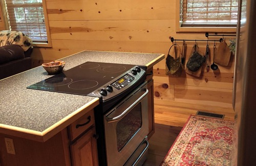 Newnata Cabin | Paynes Place- A Charming 2-bedroom cabin close to Blanchard Caverns/Mirror Lake