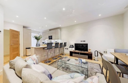 Norland Apartment | PBC | Luxury Three Bedroom Apartment Soho GT2