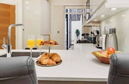 Norland Apartment | PBC | Luxury Three Bedroom Apartment Soho GT2