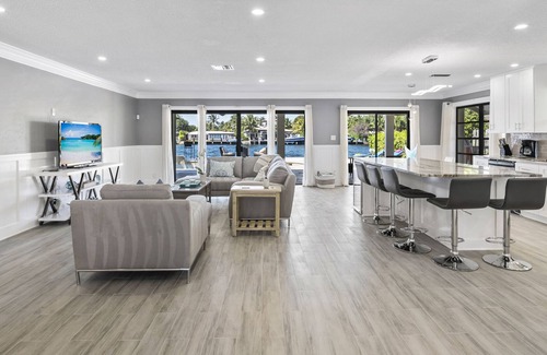 Santa Barbara Estates House | PBH * INTRACOASTAL * BRAND NEW * POOL * WALK TO BEACH *