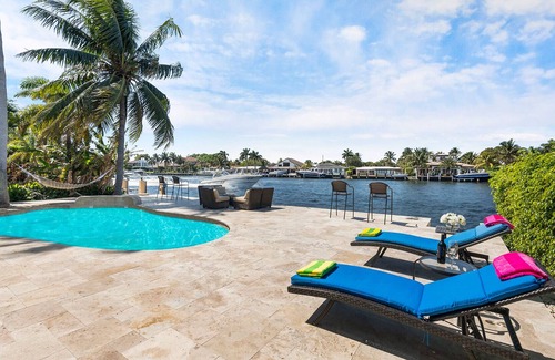 Santa Barbara Estates House | PBH * INTRACOASTAL * BRAND NEW * POOL * WALK TO BEACH *