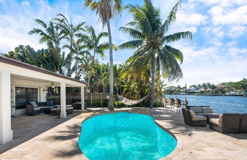 Santa Barbara Estates House | PBH * INTRACOASTAL * BRAND NEW * POOL * WALK TO BEACH *