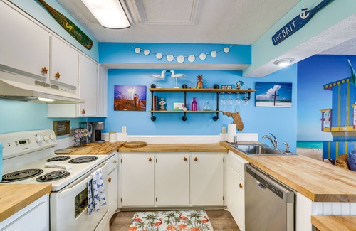 Bel Air Apartment | PCB Apt w/Balcony & Gulf Views: Walk to Beach