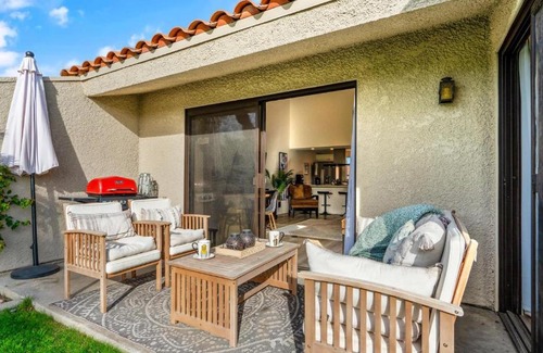 Palm Desert Apartment | PDR201 Fully Remodeled 2 Bedroom PD Resorter Gem
